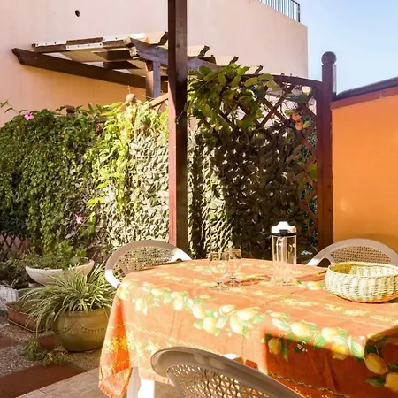 Cozy 2 Bed With Garden In Appartement Villasimius